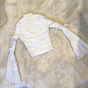 Flared sleeve crop top